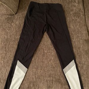 Victoria’s sport leggings